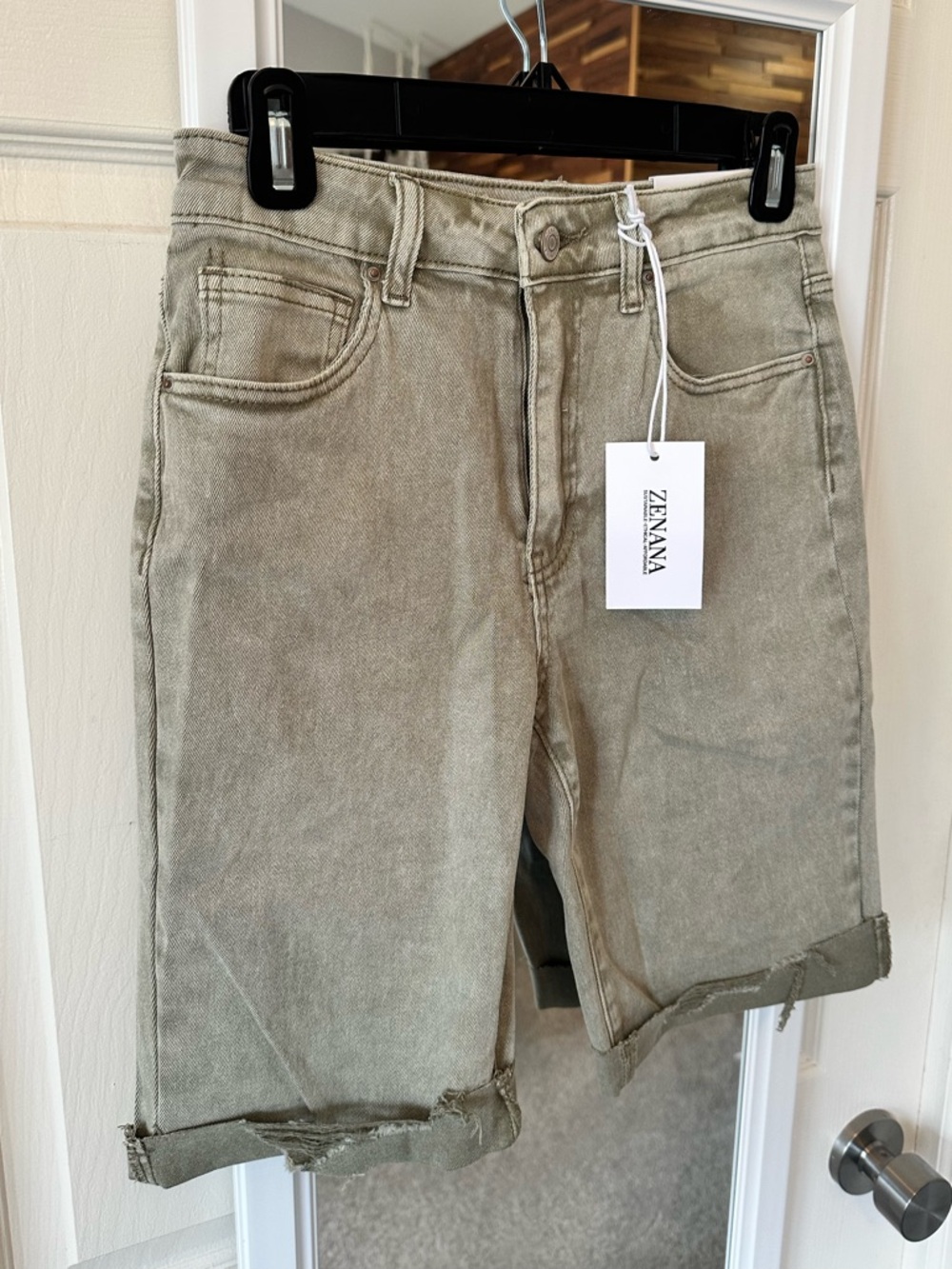 NWT💚Zenana Distressed Bermuda Shorts Small light olive